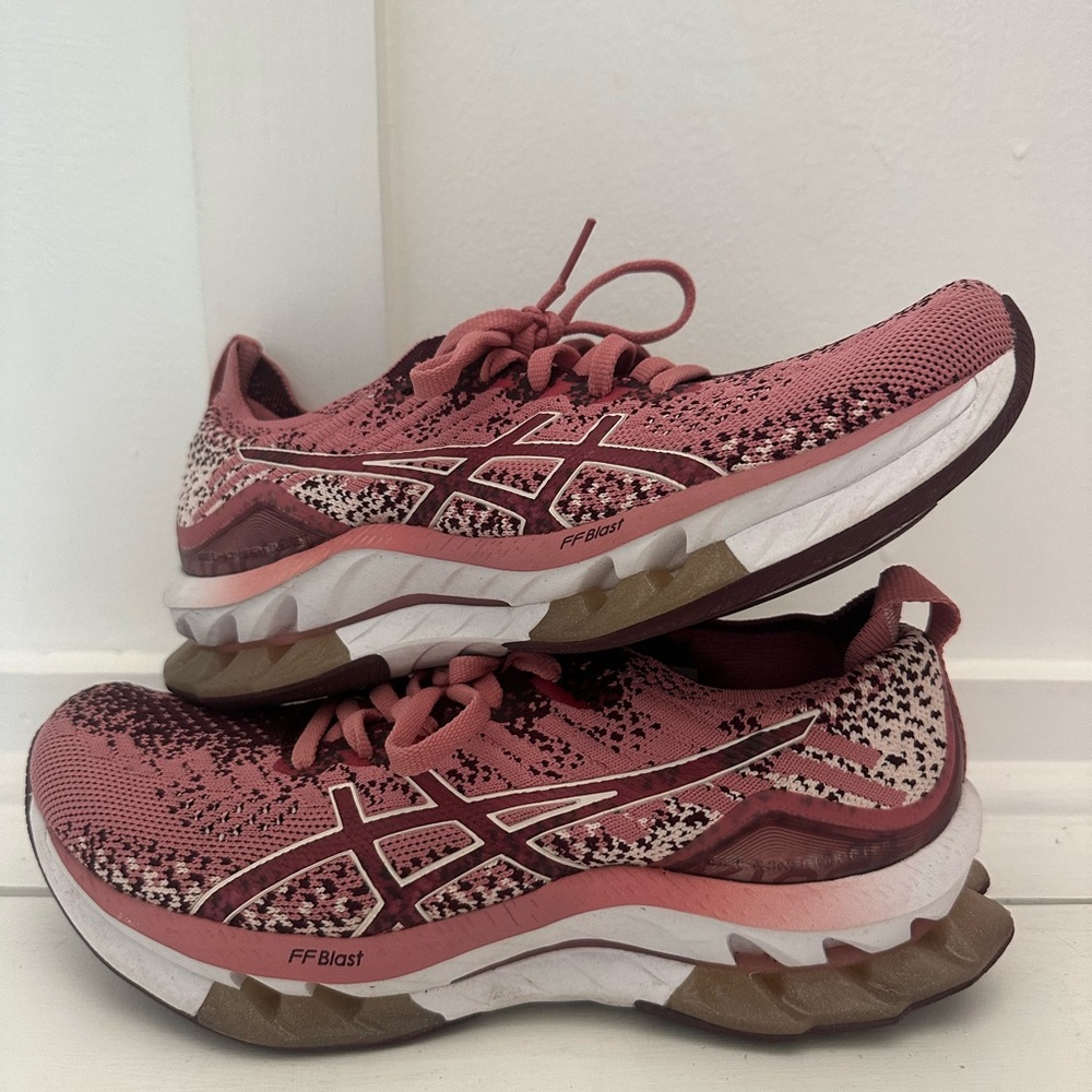 ASICS Women's Gel-Kinsei Blast Running Shoes Size 8 Smokey Rose/Deep Mars